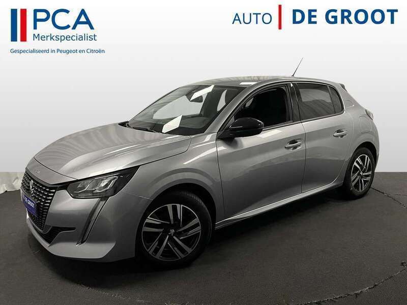 Grijs, metallic lak Gebruikt 2023 Peugeot 208 Allure Hatchback | € 18.350 (Eerlijke prijs) - Afbeelding 1/4