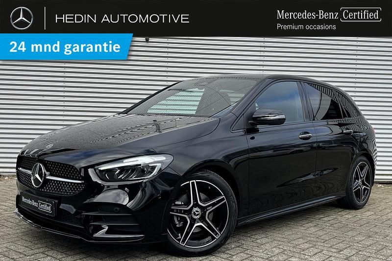 Zwart Gebruikt 2025 Mercedes B180 AMG line MPV | € 46.900 - Afbeelding 1/4
