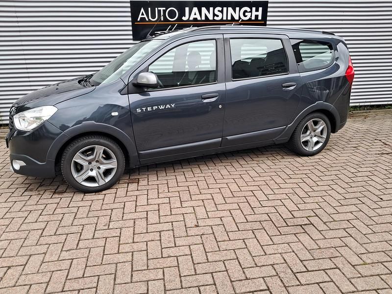 Grijs, metallic lak Gebruikt 2019 Dacia Lodgy Stepway MPV | € 12.990 (Eerlijke prijs) - Afbeelding 1/4