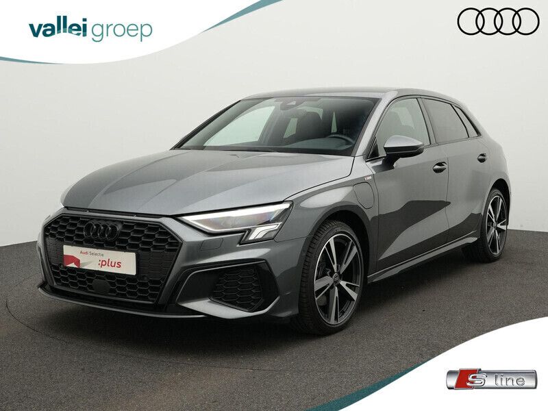 Grijs Gebruikt 2022 Audi A3 Sportback e-tron S-Line Sedan | € 32.195 (Eerlijke prijs) - Afbeelding 1/4