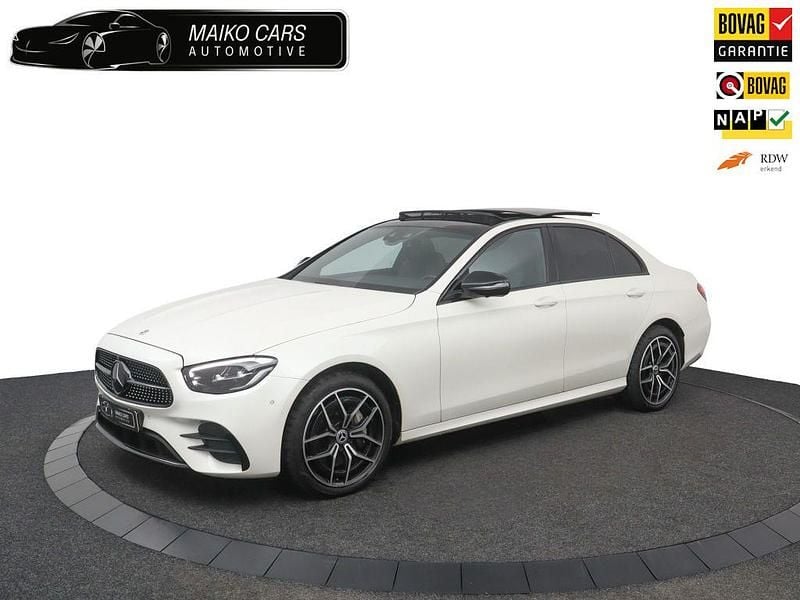 Wit Gebruikt 2022 Mercedes E300 AMG line Sedan | € 48.890 (Eerlijke prijs) - Afbeelding 1/4