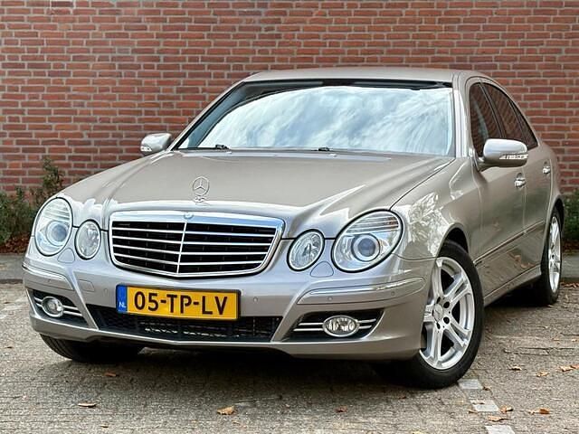 Grijs Gebruikt 2007 Mercedes E280 Avantgarde Sedan | € 8.950 (Duur) - Afbeelding 1/4