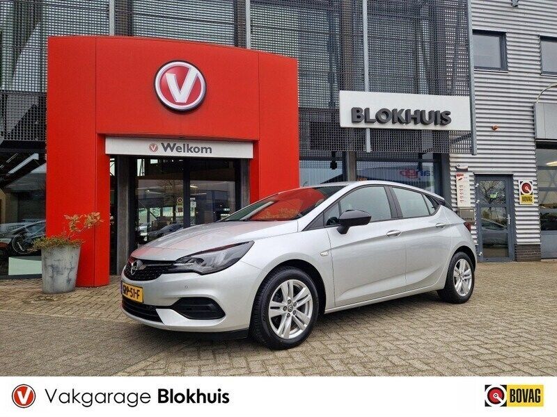 Grijs Gebruikt 2021 Opel Astra Edition Hatchback | € 13.945 (Eerlijke prijs) - Afbeelding 1/4