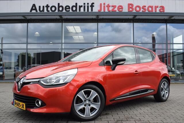 Rood Gebruikt 2013 Renault Clio IV Dynamique Hatchback | € 6.450 (Eerlijke prijs) - Afbeelding 1/4