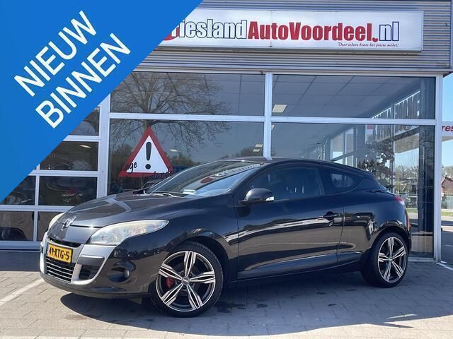 Zwart Gebruikt 2010 Renault Mégane Coupé Expression Coupé | € 3.749 (Eerlijke prijs) - Afbeelding 1/4