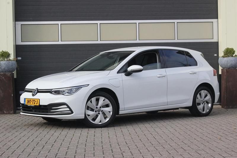 Wit Gebruikt 2021 VW Golf VIII Style Hatchback | € 23.900 (Super prijs) - Afbeelding 1/4