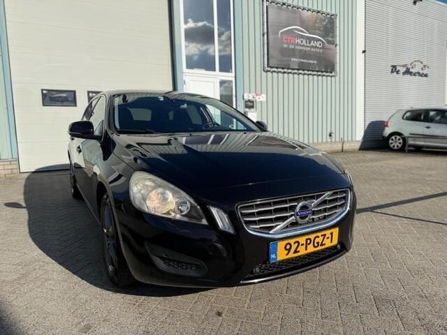 Zwart Occasion 2011 Volvo V60 Momentum Stationwagen | € 5.850 (Eerlijke prijs) - Afbeelding 1/4