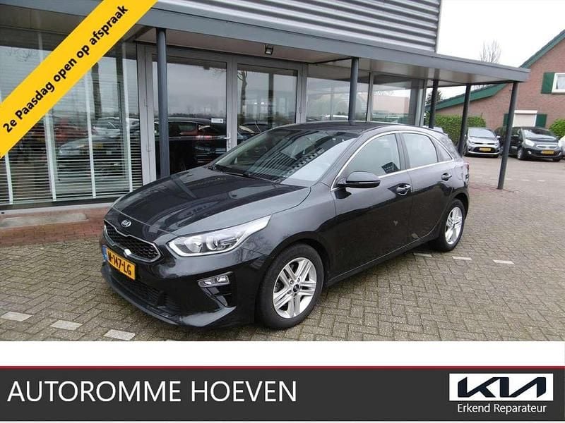 Zwart, metallic lak Gebruikt 2021 Kia Ceed Turbo Hatchback | € 19.940 - Afbeelding 1/4