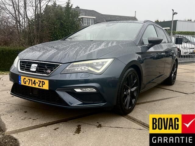 Grijs, metallic lak Gebruikt 2020 Seat Leon ST FR Stationwagen | € 22.950 (Iets duurder) - Afbeelding 1/4
