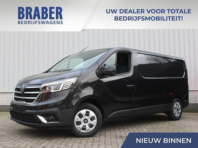 Zwart Gebruikt 2024 Renault Trafic Van | € 29.450 (Iets duurder) - Afbeelding 1/4