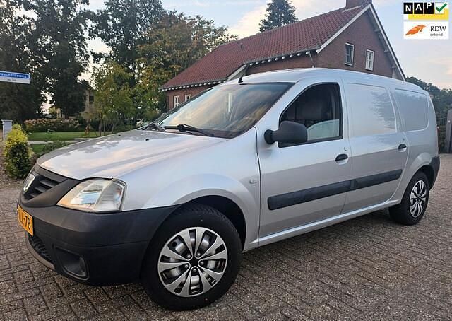 Grijs Gebruikt 2011 Dacia Logan Sedan | € 4.995 (Duur) - Afbeelding 1/4