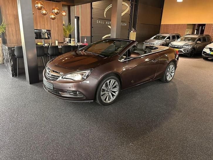 Bruin Occasion 2016 Opel Cascada Innovation Cabriolet | € 14.950 (Eerlijke prijs) - Afbeelding 1/3