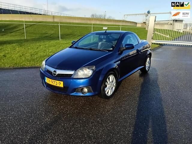 Blauw Gebruikt 2005 Opel Tigra Enjoy Cabriolet | € 1.450 (Eerlijke prijs) - Afbeelding 1/4