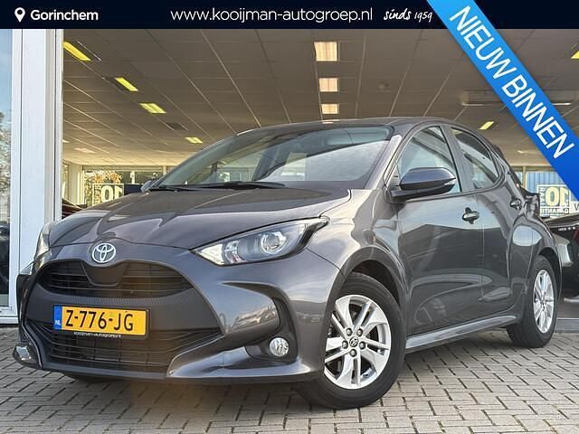 Grijs Occasion 2024 Toyota Yaris Active Hatchback | € 23.400 (Eerlijke prijs) - Afbeelding 1/4