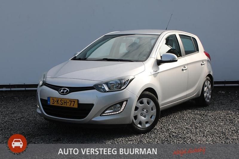 Grijs Gebruikt 2013 Hyundai i20 Hatchback | € 6.400 (Eerlijke prijs) - Afbeelding 1/3