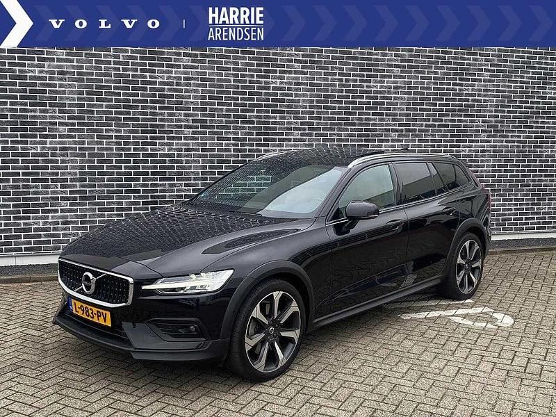 Zwart Gebruikt 2018 Volvo V60 CC Pro Stationwagen | € 43.899 (Duur) - Afbeelding 1/4