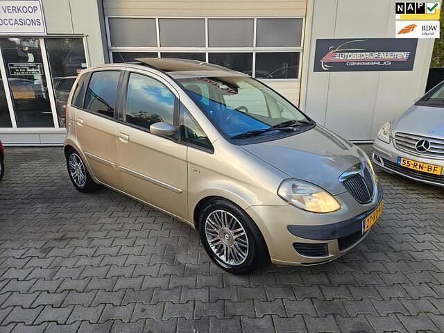 Grijs Gebruikt 2005 Lancia Musa MPV | € 1.650 (Eerlijke prijs) - Afbeelding 1/4