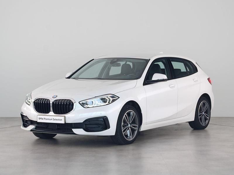 Wit Gebruikt 2023 BMW 118 Sport Line Hatchback | € 27.450 (Goede deal) - Afbeelding 1/4