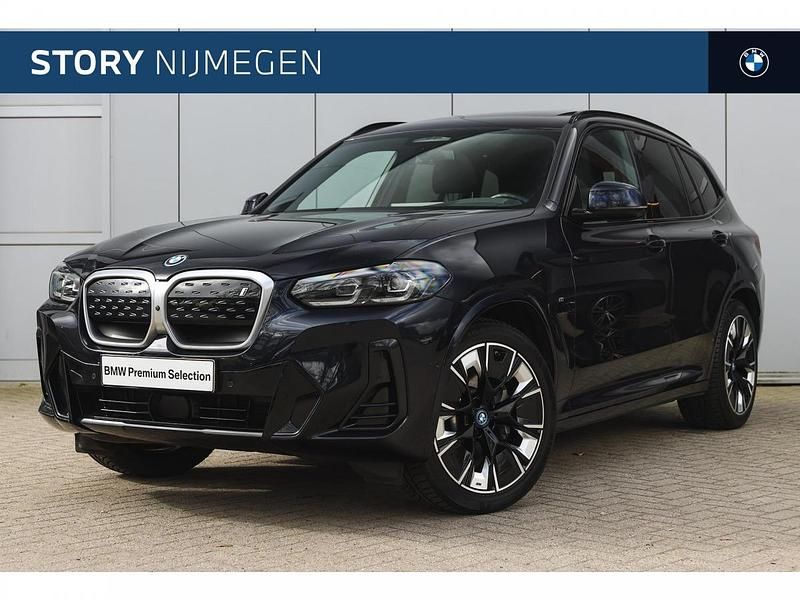 M carbonschwarz Gebruikt 2022 BMW iX3 Executive SUV | € 37.950 (Eerlijke prijs) - Afbeelding 1/4