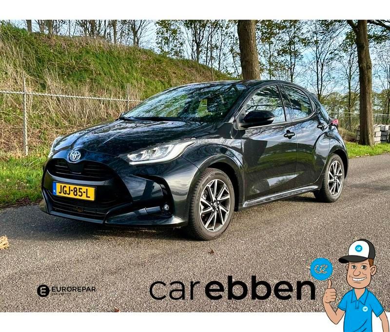 Zwart (metallic) Gebruikt 2020 Toyota Yaris Hybrid Hatchback | € 20.750 (Eerlijke prijs) - Afbeelding 1/4