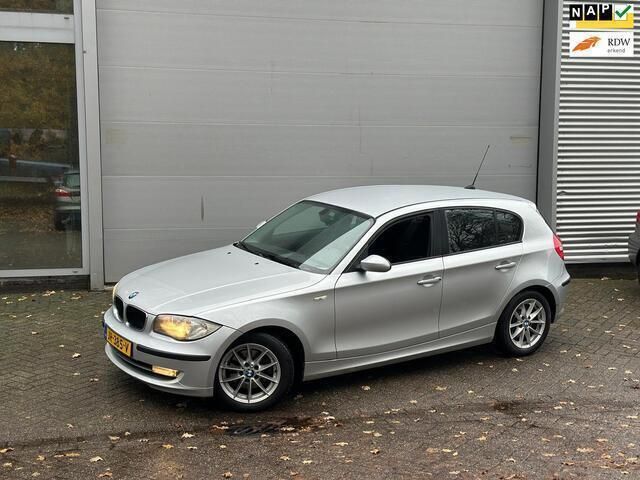 Grijs Occasion 2007 BMW 118 Executive Hatchback | € 3.949 (Super prijs) - Afbeelding 1/4