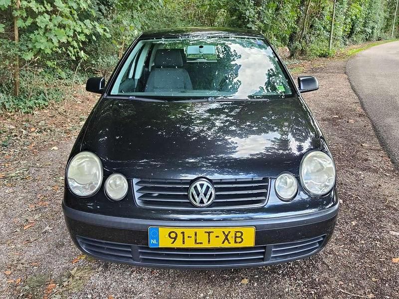 Zwart Gebruikt 2003 VW Polo Hatchback | € 350 (Super prijs) - Afbeelding 1/4