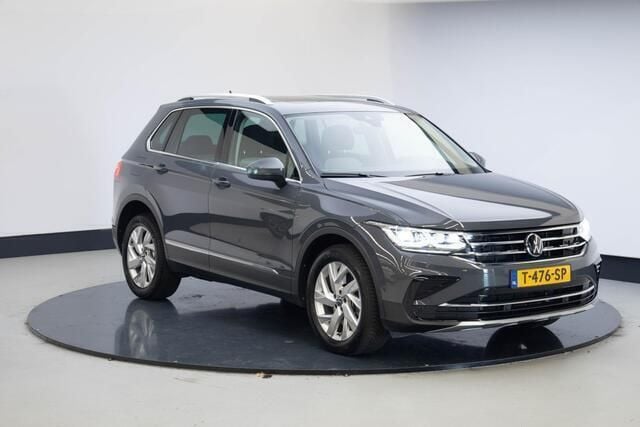 Grijs Gebruikt 2021 VW Tiguan Exclusive SUV | € 33.950 (Goede deal) - Afbeelding 1/4