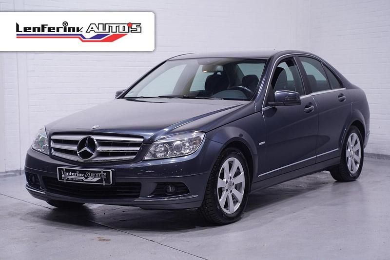 Grijs Gebruikt 2009 Mercedes C200 Avantgarde Sedan | € 8.350 (Eerlijke prijs) - Afbeelding 1/4