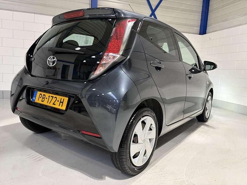 Occasion Toyota Aygo 69 PK (50 kW) 2017 Grijs (metallic) Hatchback