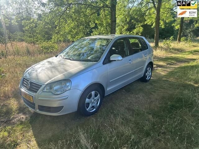 Grijs Gebruikt 2007 VW Polo Hatchback | € 1.950 (Eerlijke prijs) - Afbeelding 1/4
