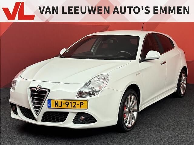 Wit Occasion 2012 Alfa Romeo Giulietta Progression Hatchback | € 9.448 (Eerlijke prijs) - Afbeelding 1/4