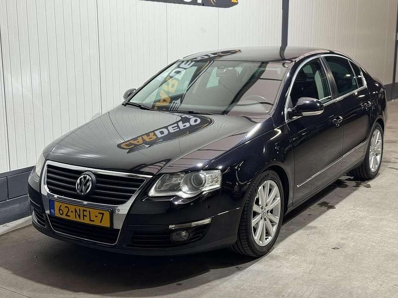 Zwart Occasion 2010 VW Passat Comfortline Sedan | € 3.499 (Eerlijke prijs) - Afbeelding 1/4