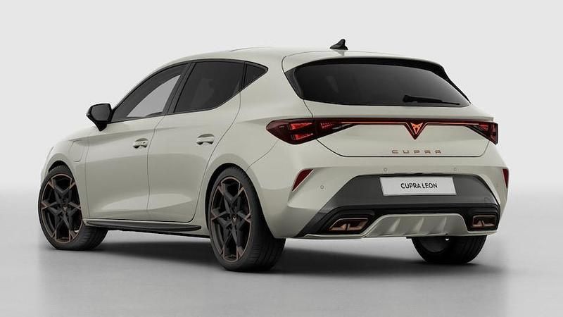 Nieuw Cupra Leon VZ 272 PK (200 kW) 2025 Grijs Hatchback