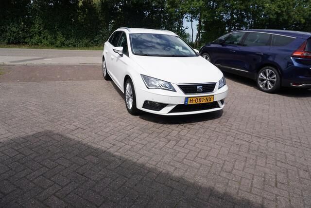 Wit Gebruikt 2020 Seat Leon ST Style Stationwagen | € 11.844 (Goede deal) - Afbeelding 1/4