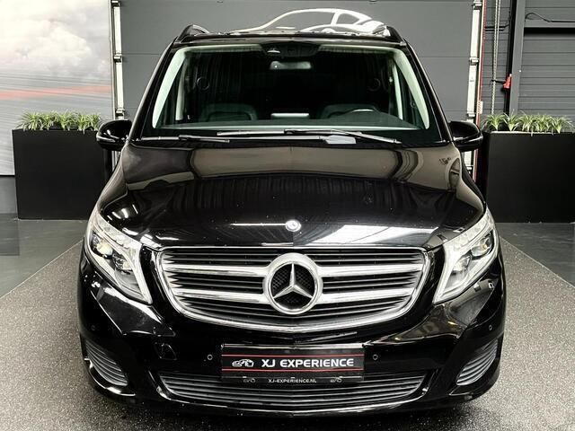 Zwart Gebruikt 2016 Mercedes V220 MPV | € 28.650 (Goede deal) - Afbeelding 1/4