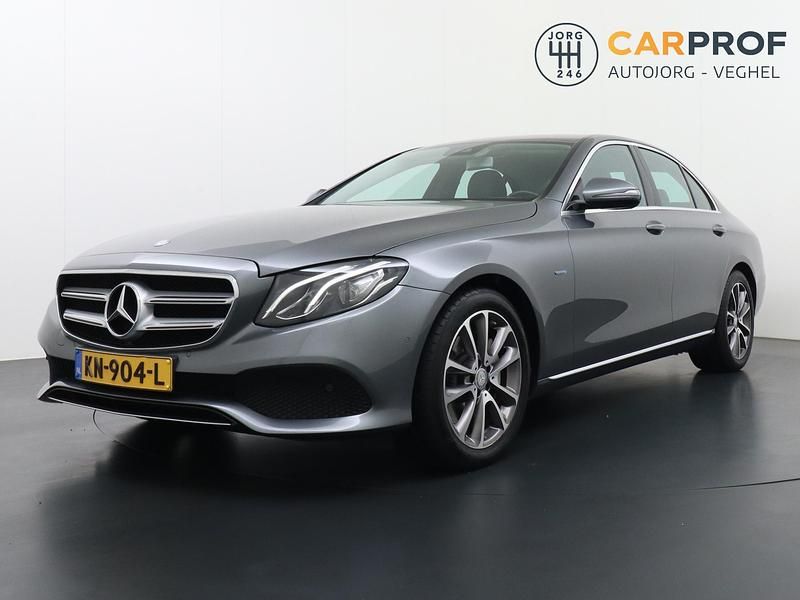 Grijs Gebruikt 2016 Mercedes E350 Avantgarde Sedan | € 23.495 (Iets duurder) - Afbeelding 1/4