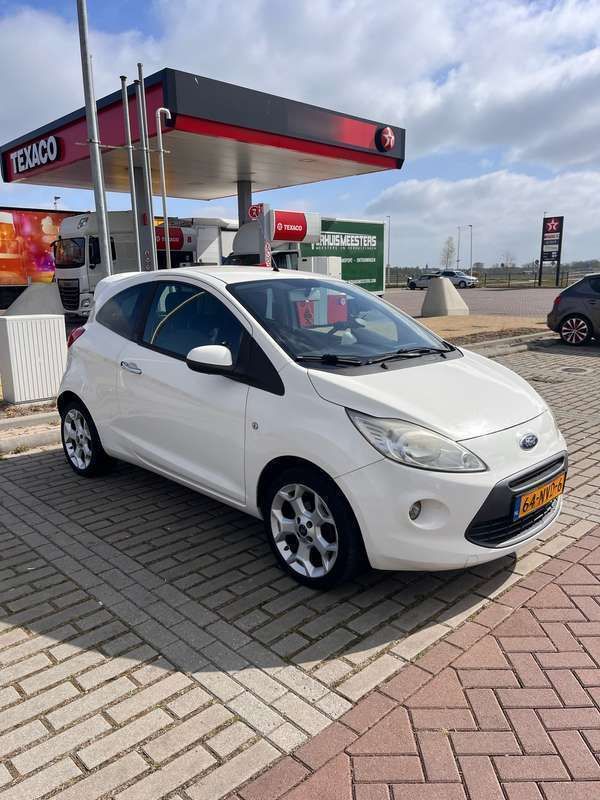 Wit Gebruikt 2010 Ford Ka Titanium X Hatchback | € 2.200 (Eerlijke prijs) - Afbeelding 1/4