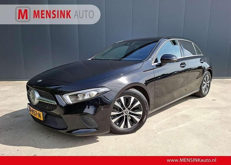 Zwart Gebruikt 2019 Mercedes A180 Hatchback | € 19.900 (Super prijs) - Afbeelding 1/4