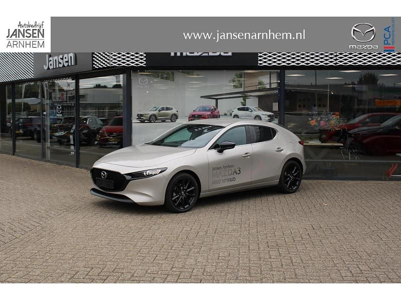 Platinum quartz metallic (47s) (licht bruin) Nieuw 2025 Mazda 3 Nagisa Hatchback | € 37.240 (Goede deal) - Afbeelding 1/4