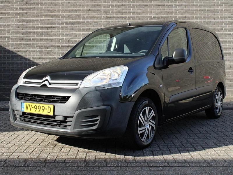 Zwart Occasion 2016 Citroën Berlingo MPV | € 7.450 (Eerlijke prijs) - Afbeelding 1/4