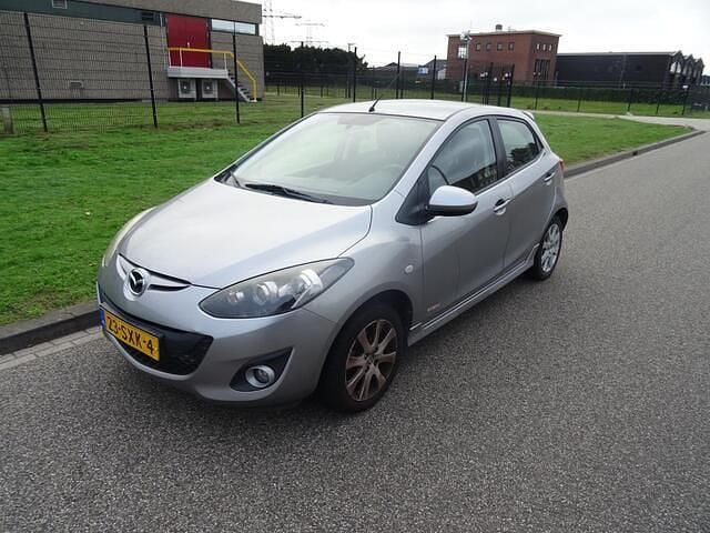 Grijs Gebruikt 2011 Mazda 2 Hatchback | € 2.895 (Eerlijke prijs) - Afbeelding 1/4