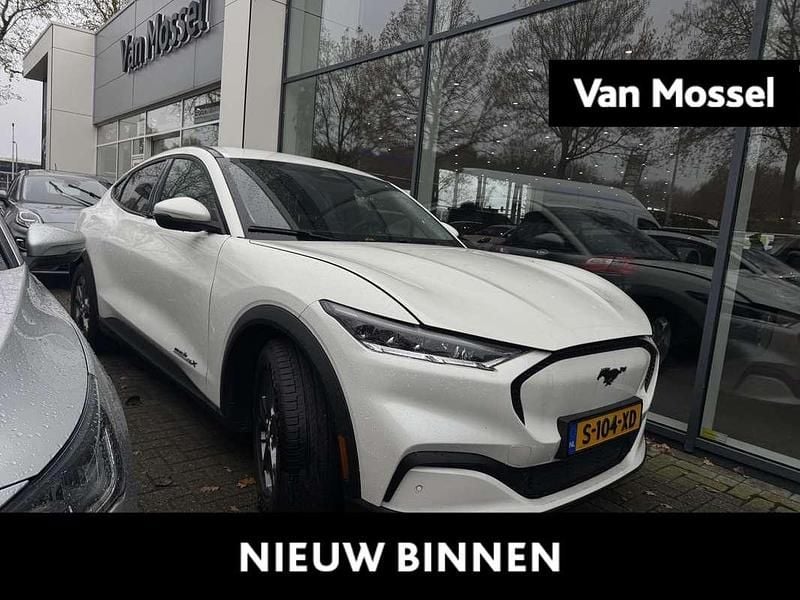 Wit Gebruikt 2023 Ford Mustang Mach-E Extended Range SUV | € 34.845 (Goede deal) - Afbeelding 1/4