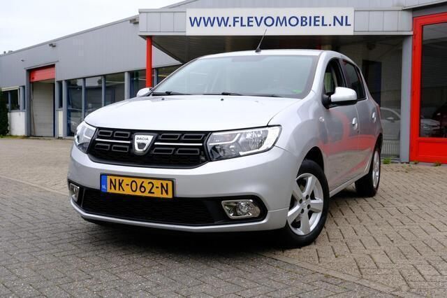 Grijs Gebruikt 2017 Dacia Sandero Lauréate Hatchback | € 10.950 (Eerlijke prijs) - Afbeelding 1/4