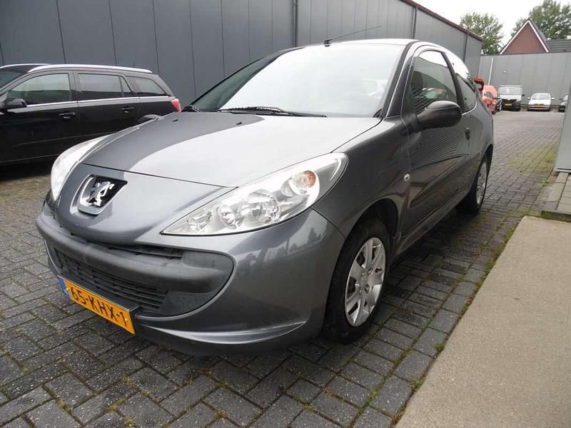 Grijs, andere lak Gebruikt 2009 Peugeot 206 Forever Hatchback | € 2.250 (Eerlijke prijs) - Afbeelding 1/4