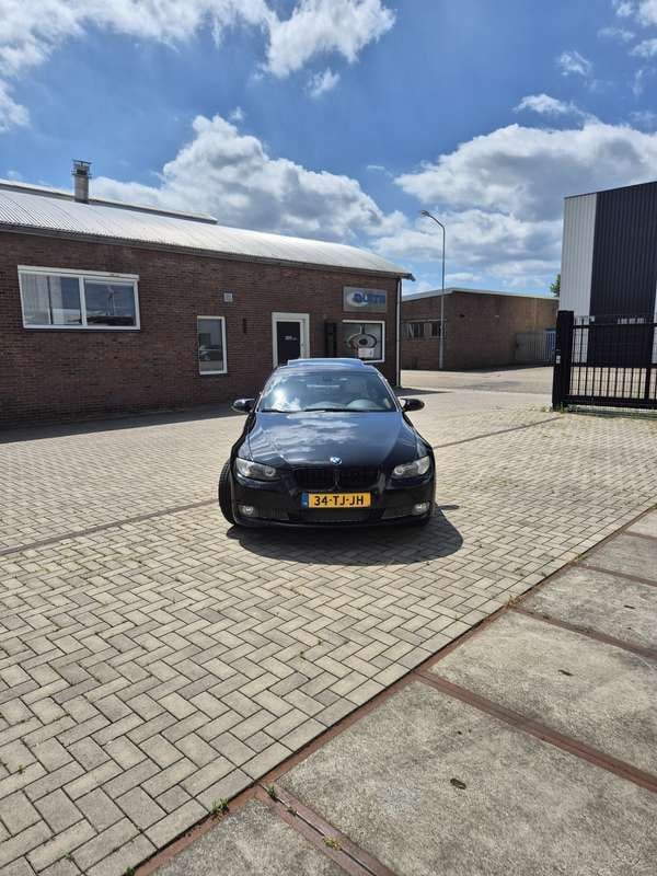 Zwart Gebruikt 2006 BMW 330 Coupé | € 12.999 (Eerlijke prijs) - Afbeelding 1/4