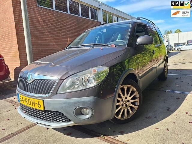 Bruin Gebruikt 2011 Skoda Roomster Ambition Stationwagen | € 1.800 (Goede deal) - Afbeelding 1/4