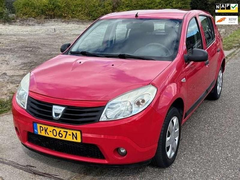 Rood Gebruikt 2010 Dacia Sandero Hatchback | € 1.749 (Eerlijke prijs) - Afbeelding 1/4