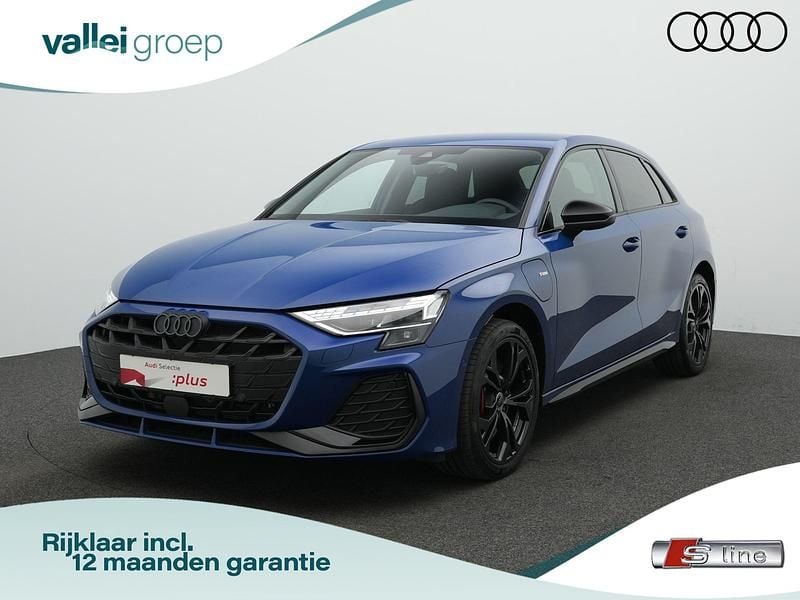 Blauw (metallic) Nieuw 2025 Audi A3 Sportback e-tron S-Line Hatchback | € 48.900 (Eerlijke prijs) - Afbeelding 1/4