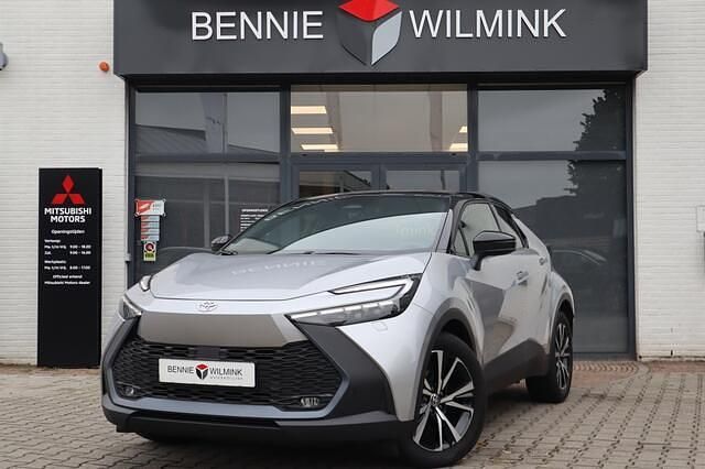 Grijs Gebruikt 2025 Toyota C-HR SUV | € 34.995 (Goede deal) - Afbeelding 1/4