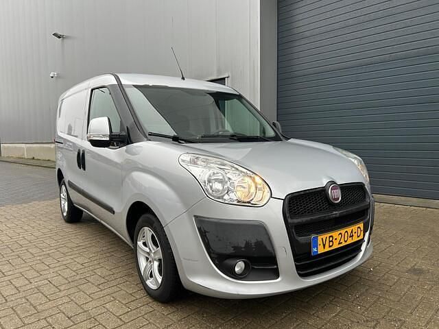 Grijs (metallic) Occasion 2013 Fiat Doblò MPV | € 2.999 (Eerlijke prijs) - Afbeelding 1/4